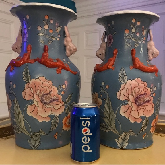 13.75” VTG Salamander Vase - Macau Chinese Porcelain - Picture 16 of 16